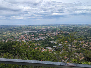 Blick von San Marino Richtung Mittelmeer.jpg