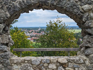 Blick von der Ruine Falkenstein nach Flintsbach.jpg