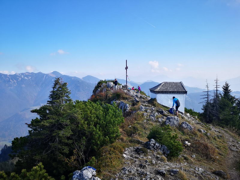 Gipfelkapelle und Gipfelkreuz auf dem Spitzstein