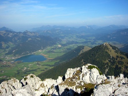 Gipfelblick von den Jovenspitzen auf Walchsee und Tiroler Heuberg (rechts).